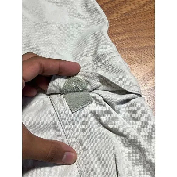 Vintage 90s Levi’s L2 Cargo Khaki Shorts - Picture 3 of 8